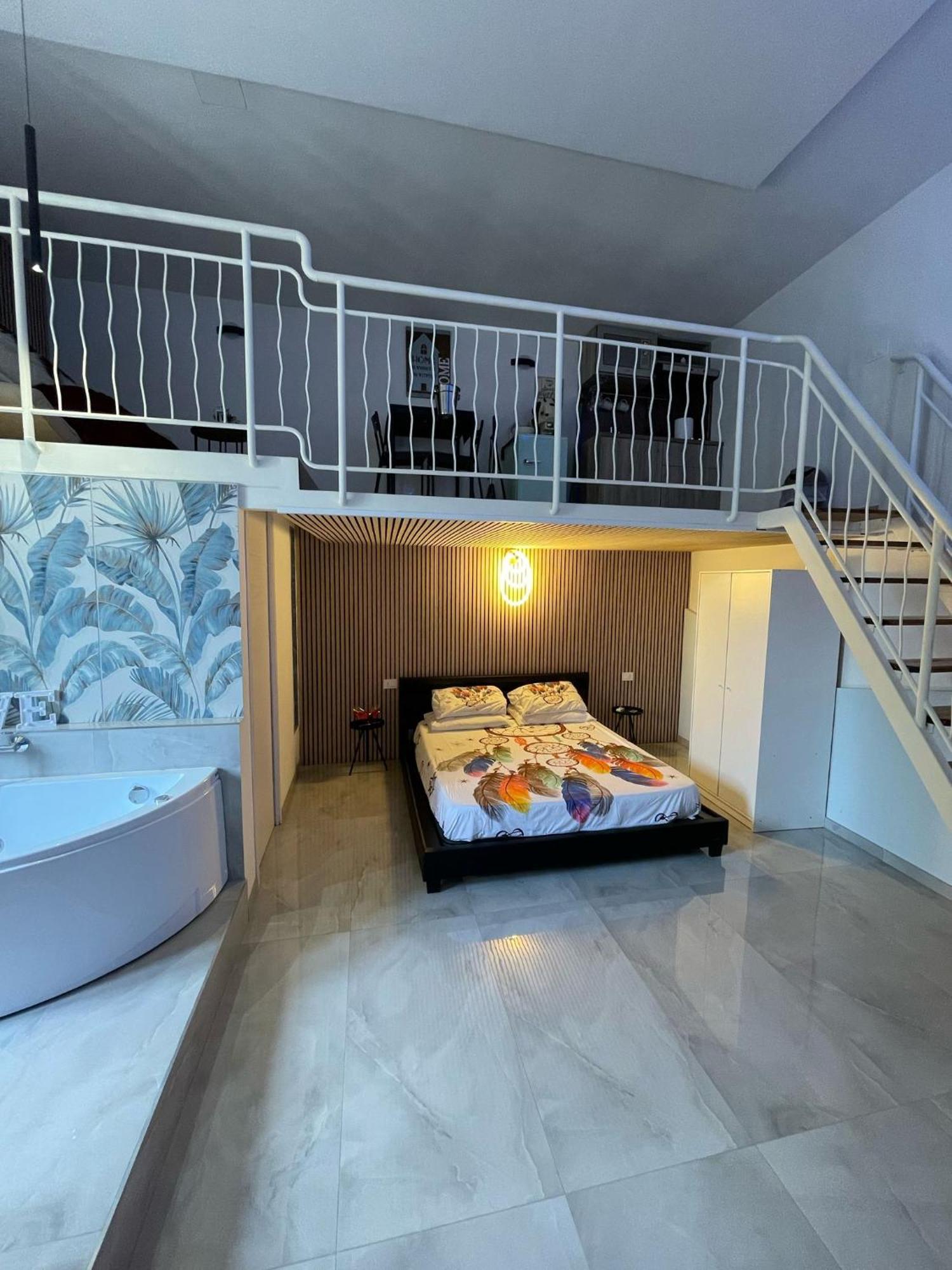 Appartement Charm E Chic à Naples Extérieur photo